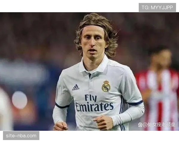 特写：37岁的莫德里奇在欧冠赛后独自加练，维持高强度跑动能力